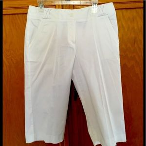 Larry Levine Petit Spt stretch white cotton capri